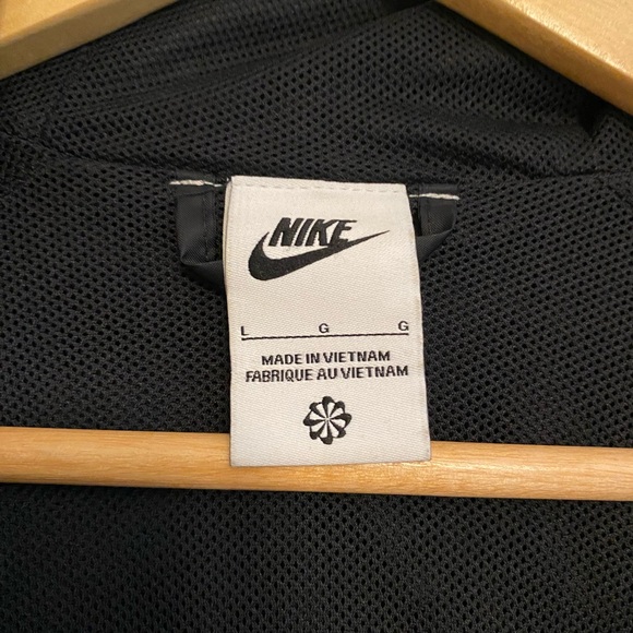 Nike Men's Black Windrunner Windbreaker Jacket - Picture 4 of 9